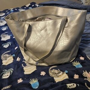 SALE ** BRAND NEW ** Elegant Silver Handbag